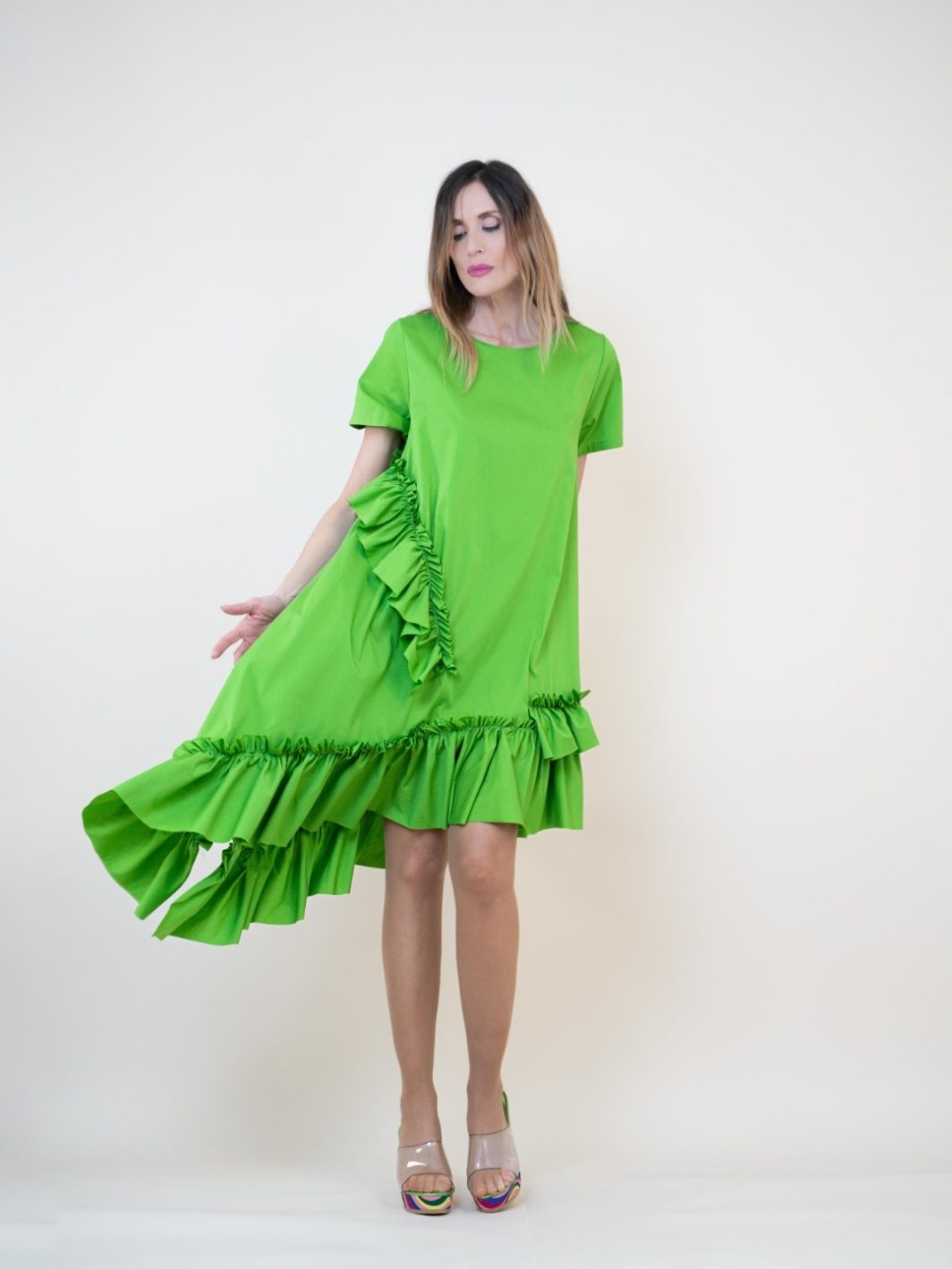 Vestido Verde Volantes Asimétrico - Imagen 2