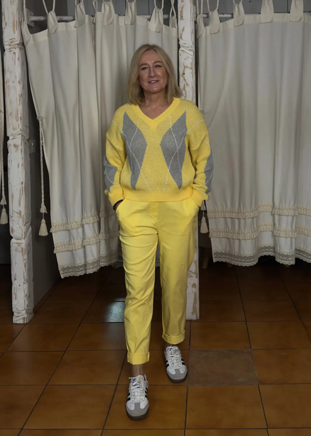PANTALÓN AMARILLO CON GOMA