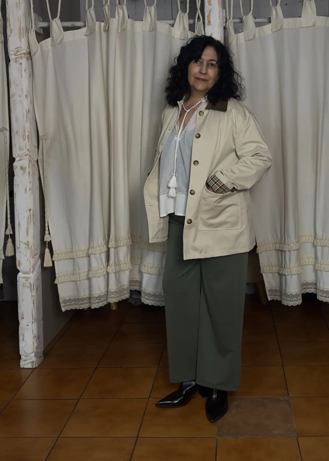 Pantalón verde kaki con cinturón incluido