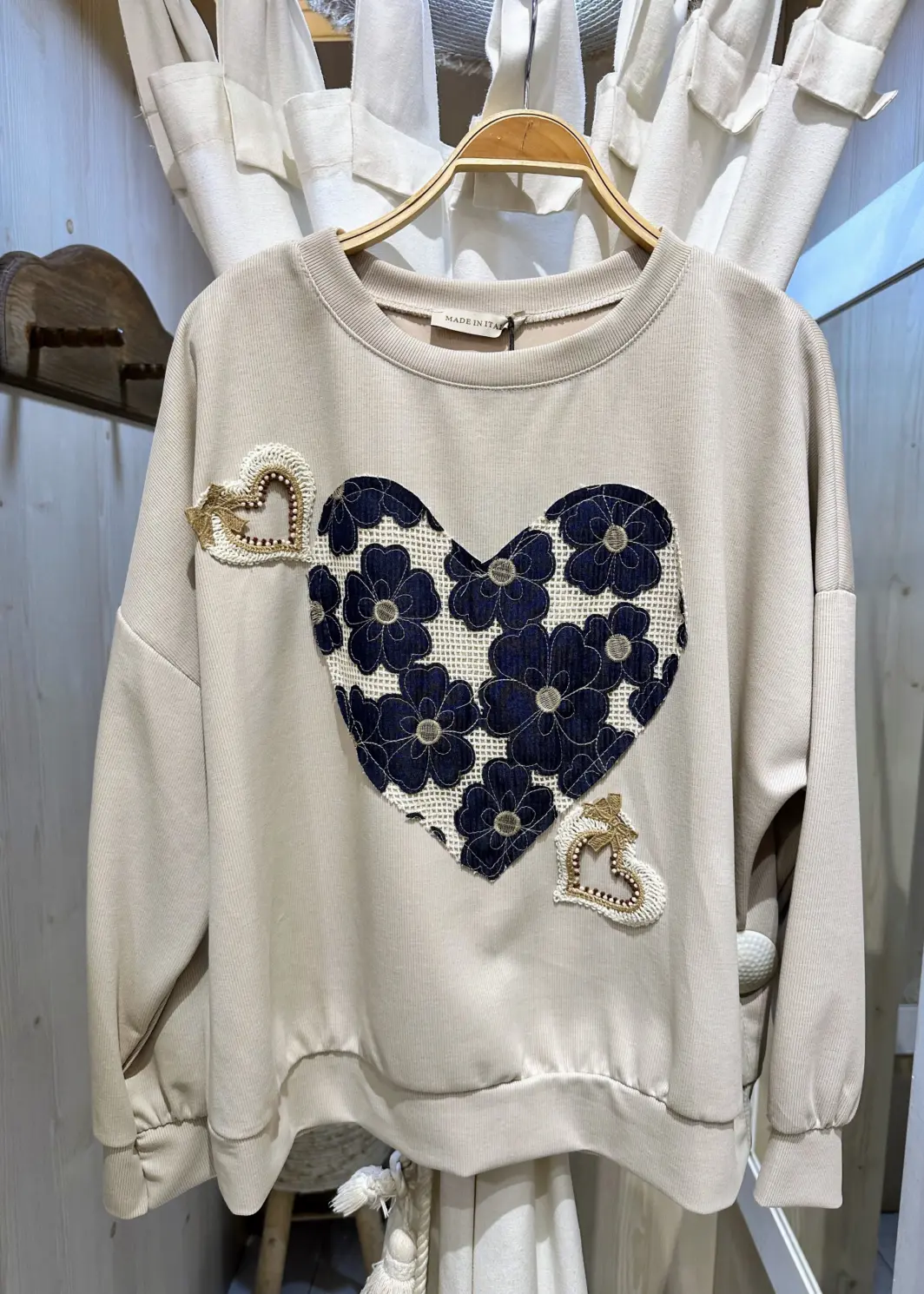 Sudadera con Corazón  y Detalles de Puntilla