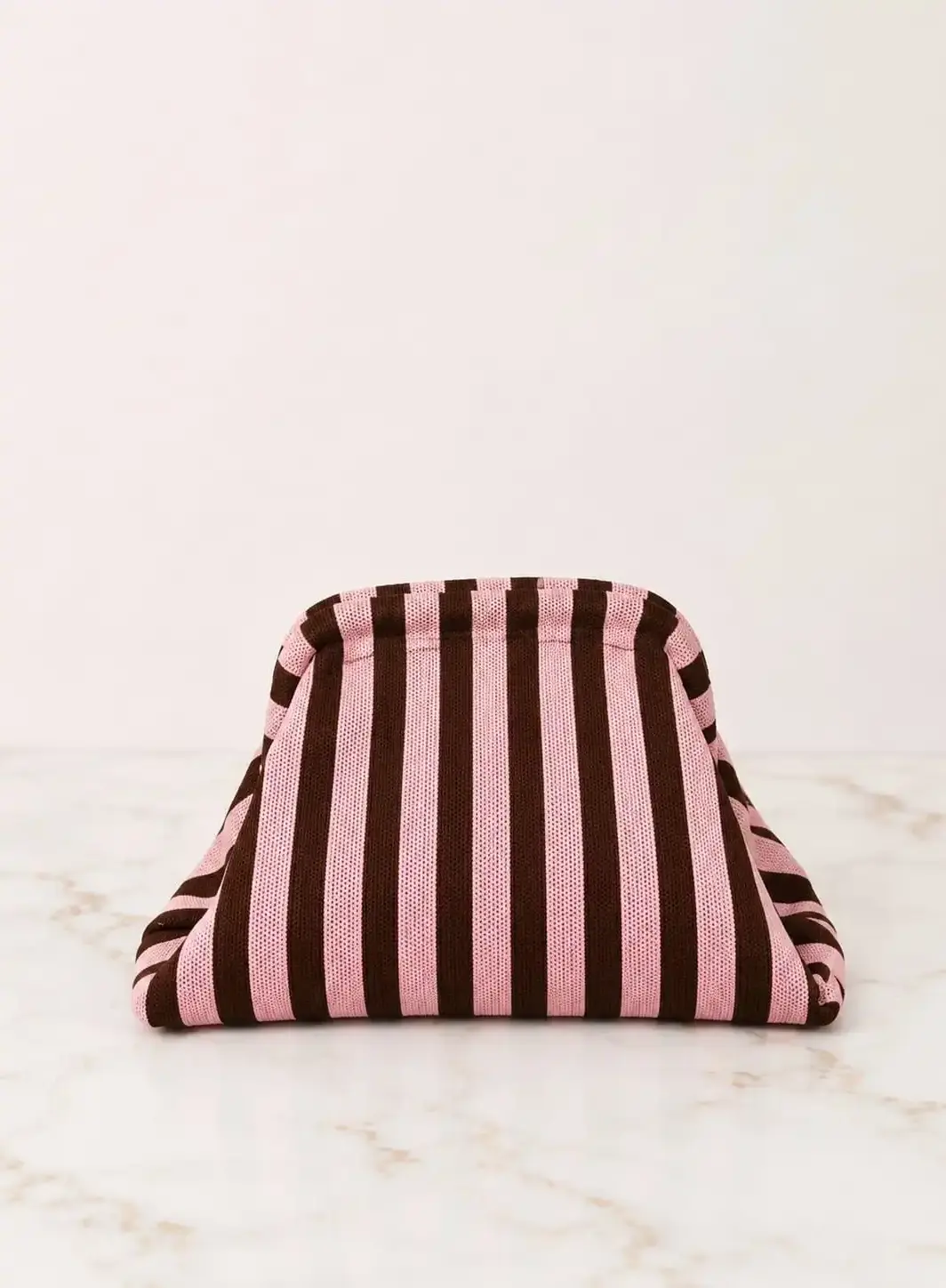 Bolso de Rayas Finas con Cadena Metálica