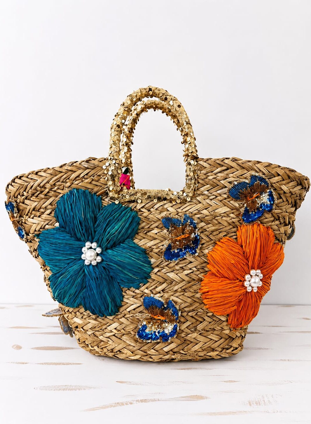 Bolso de rafia con decoración