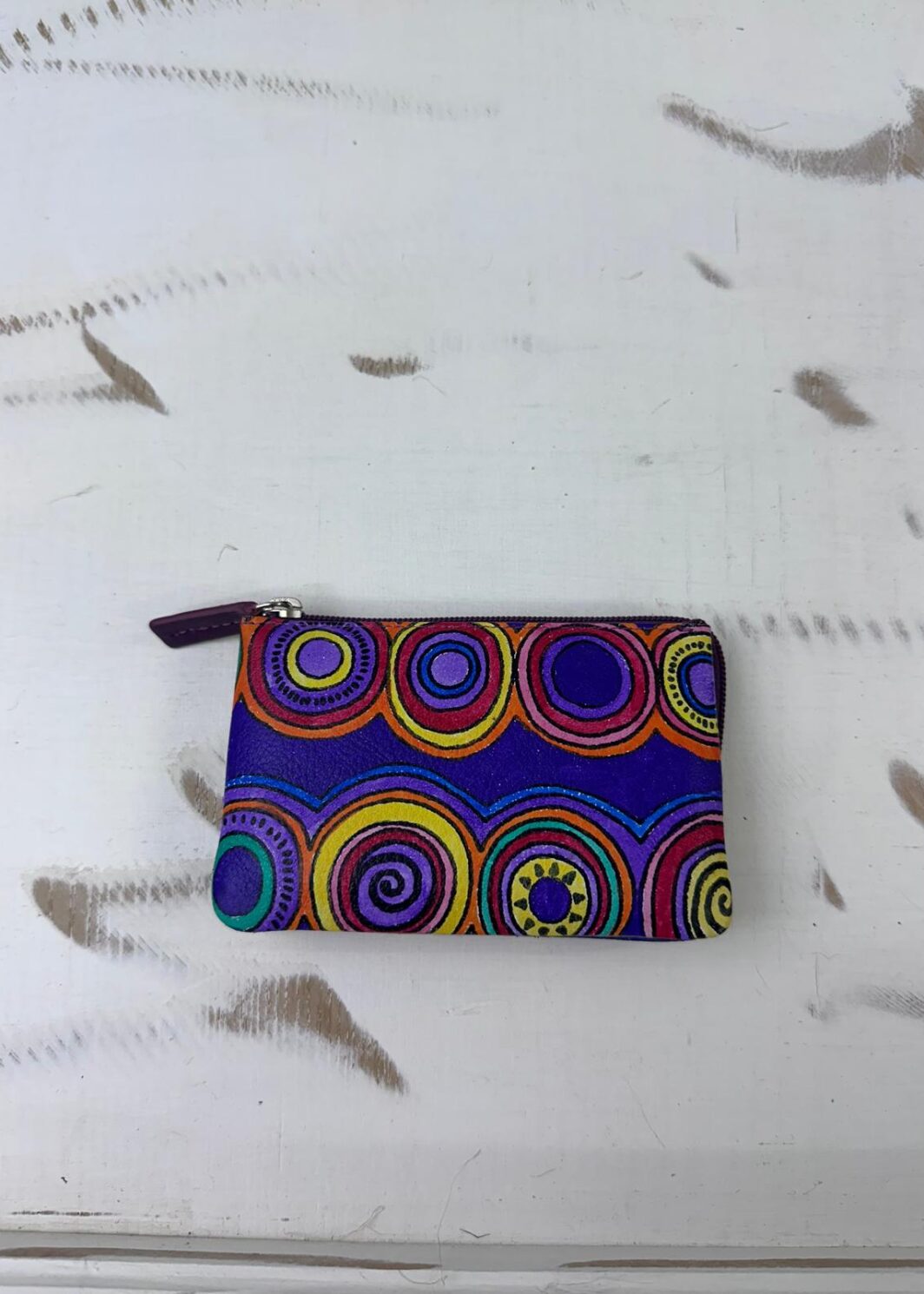 Monedero de piel pintado a mano