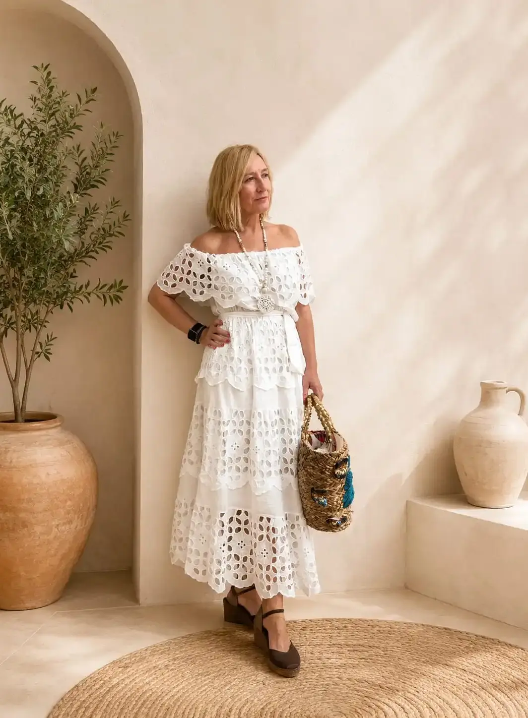 Vestido Blanco de Algodón con Bordados