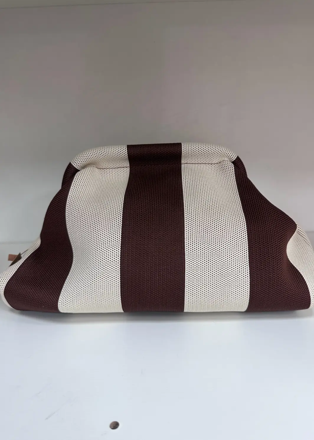Bolso de Rayas Anchas con Cadena Metálica