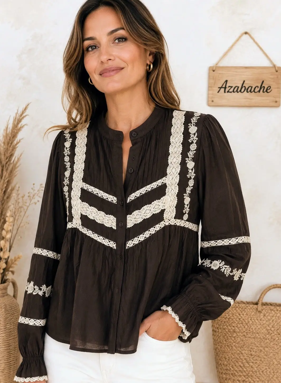 Camisa  Marrón Fluida de Tencel con Bordados Florales y Puntillas