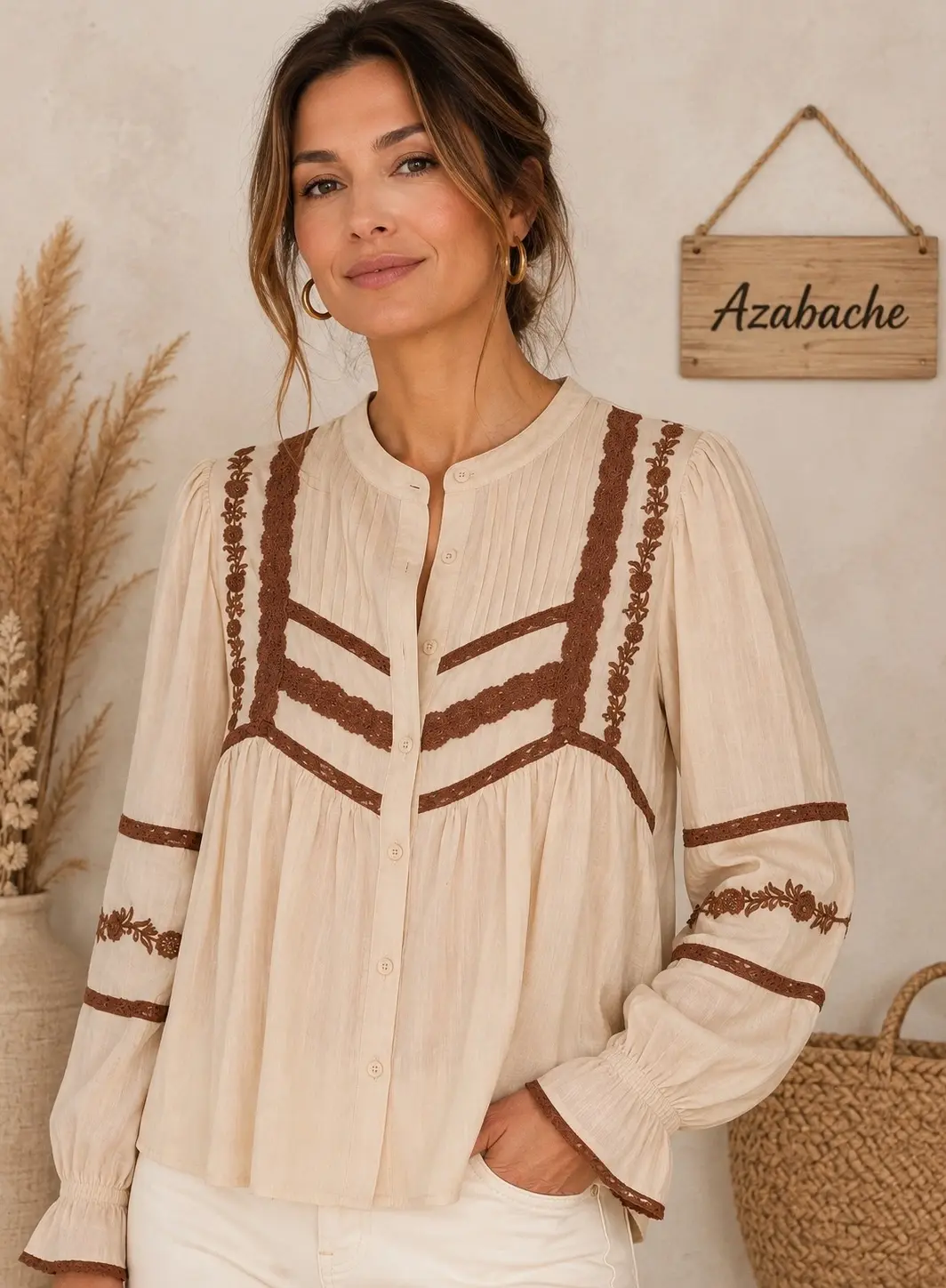 Camisa Beige Fluida de Tencel con Bordados Florales y Puntillas