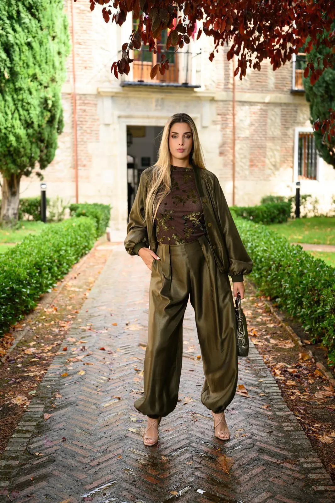 Pantalón efecto piel de corte bombacho
